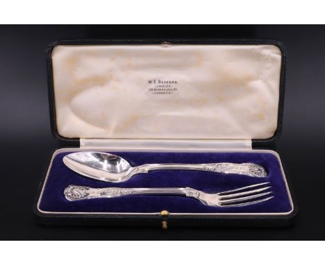 A cased Victorian silver King's pattern fork and spoon set, respectively London 1853 and London 1817, 114 g gross, spoon 18 c
