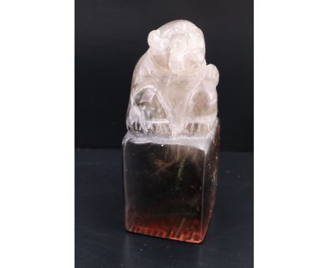 A Chinese carved quartz seal, its top carved in the form of a monkey, 6.5 cm