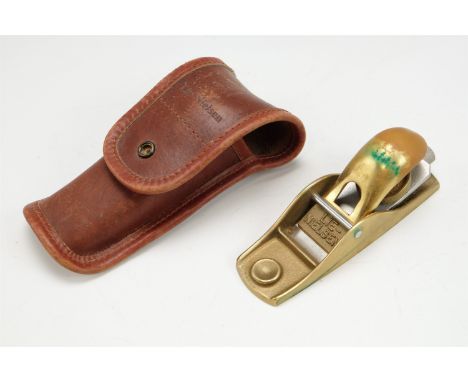 [ Woodworking tool ] A Lie-Nielsen brass low-angle block plane, 13.5 cm, with leather pouch