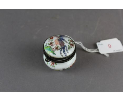 Porcelain snuff box
