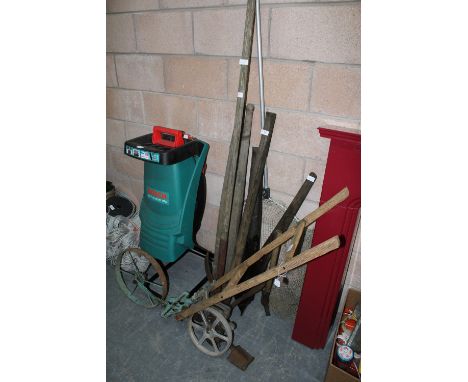 Small quantity of vintage tools, implements etc