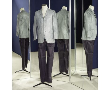 Maison Martin MARGIELA, collection Prêt à Porte Printemps-Eté 1999. Veste et pantalon en denim peints.Collection ArtisanalVes