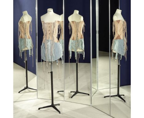 Jean Paul GAULTIER, collection Prêt à Porter Printemps-Eté 2004. Ensemble 'Corsage' en soie façonné rose poudré et bleu-ciel.