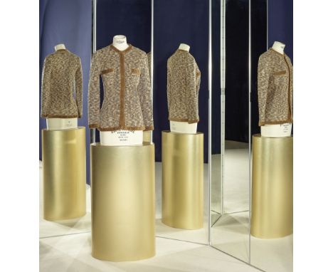 CHANEL, collection Haute Couture, circa 1930. Rare veste-cardigan en maille.Création: Gabrielle CHANELIntéressant maillage ch