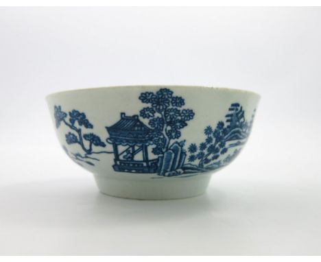 A Worcester blue and white bowl, circa 1758, Man in the Pavilion pattern, rounded and footed form, 12.3cm diameter 