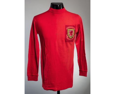 Steve Derrett: a Wales No.2 jersey worn in the Under-23 international v England at Ashton Gate, Bristol, in season 1969-70,
l