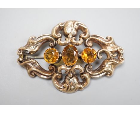 A Victorian yellow metal and three  stone oval cut citrine set brooch, 54mm.