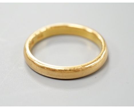 A 22ct gold wedding band, size K/L, 4.3 grams.