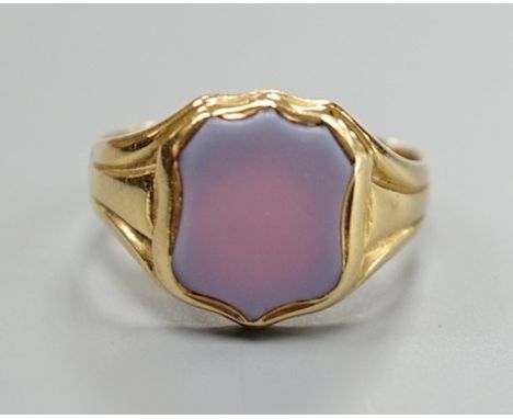 A late Victorian 18ct gold and sardonyx signet ring, size M, gross weight 4.4 grams.