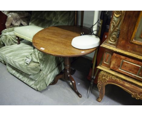 GEORGE III MAHOGANY SNAP TOP TRIPOD OCCASIONAL TABLE WITH CIRCULAR TOP AND GUN BARREL COLUMN