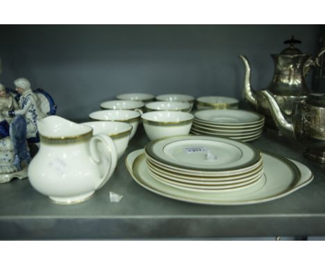A ROYAL DOULTON 'CLARENDON' TEA SERVICE FOR SIX PERSONS, 22 PIECES 