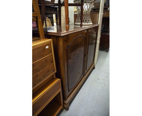 A LARGE CIRCA 1930's BURR WALNUTWOOD TWO DOOR SIDE CABINET OR DRINKS CABINET, ENCLOSING A CERAMIC TOPPED SLIDE AND SHELVES 