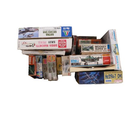 Seventeen model aircraft kits, including Airfix, Matchbox, Italaerei, Frog, Bandai and others, boxed
Qty: 17