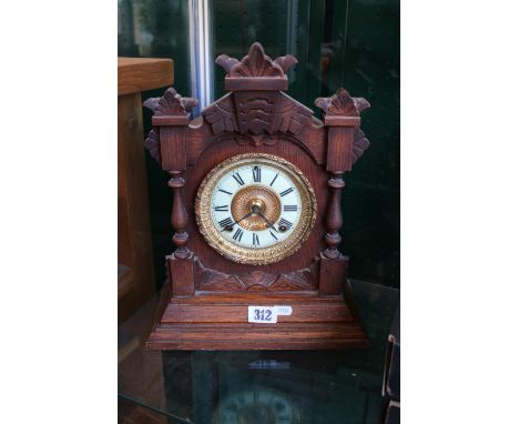 Oak Cased Edwardian mantel clock 