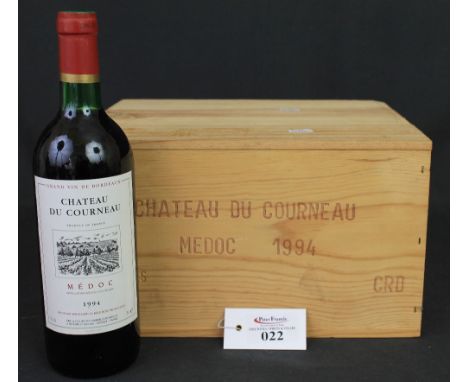 Six bottles Chateau du Courneau Grand Vin de Bordeaux, Medoc AMC 1994, 75cl, 12% vol. in original wooden case, opened to chec