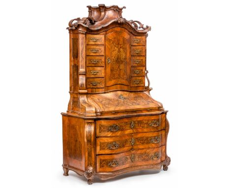 Mainzer Aufsatzschreibsekretär, sogenannter Cantourgen   Joseph Wimer, um 1772  Nussbaum, querfurniert, gefriest und gefelder