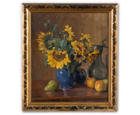 Heller, Oskar  (Fulnek, Olmütz 1870-1938) Stillleben mit Sonnenblumen, Zinnkrug, Äpfeln und Birne   Sign. u. dat. 1920. Öl au