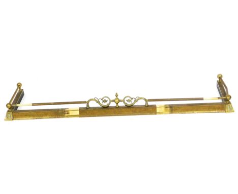 A Victorian brass telescopic fender, 141cm wide, 166cm extended, 39.5cm deep. 