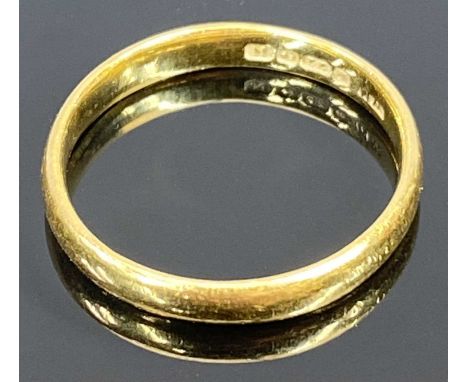 22CT GOLD WEDDING BAND - Birmingham date letter for 1937, Size M, 2.8grms
