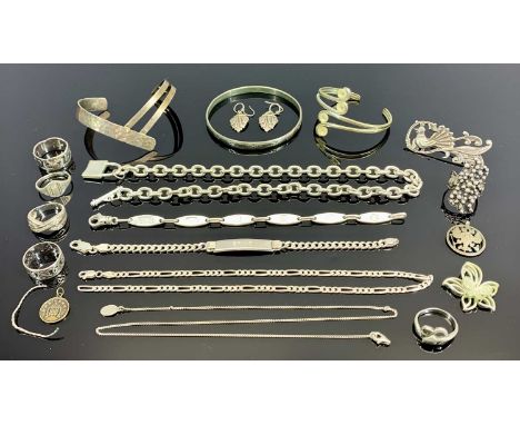 STERLING &amp; 925 STAMPED SILVER JEWELLERY ITEMS (10) with a further quantity of white metal jewellery - items include two b