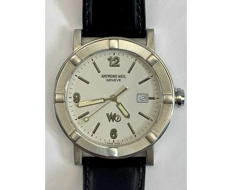 A RAYMOND WEIL GENEVE W1 STAINLESS STEEL CASED WRISTWATCH - 37mm diameter, white dial with hour baton markers and Arabic nume