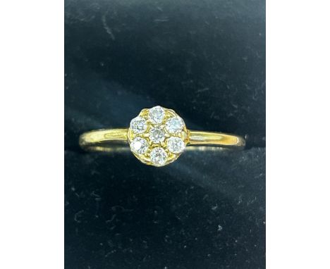 18ct Gold ring set with 7 diamonds Weight 2.3g Size R 