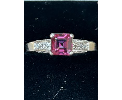 9ct White gold ring set with ruby & diamonds Size O 2.7g 