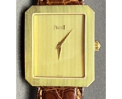 Piaget Swizerland: Herrenuhr "Protocole" 750er GG QuartzQuartzwerk, oktogonales Gehäuse (Schweizer Goldbeschau 750er), leicht