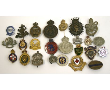 Selection of Badges consisting of enamel National Savings Movement pin badge, Railway Service LMS lapel badge, On War Service