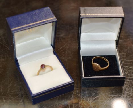 18 CARAT GOLD DRESS STONE RING &amp; 18 CARAT GOLD SIGNET STYLE RING - APPROXIMATE COMBINED WEIGHT = 5.5 GRAMS     