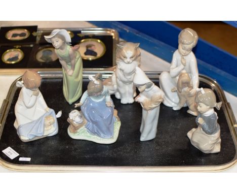 TRAY WITH VARIOUS FIGURINE ORNAMENTS, LLADRO &amp; NAO     