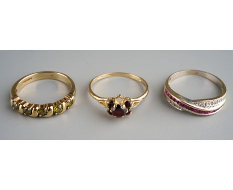 Three gem set rings. To include a garnet cluster ring stamped 585 (some garnets missing), a 9ct gold green gem ring hallmarke