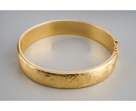 14 carat gold ( marked 585) hinged bangle, gross weight 18.9g