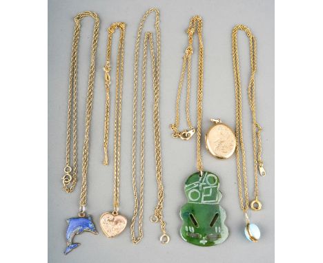 A selection of base metal, yellow metal and 9ct gold jewellery items, to include a heart shape 9ct gold locket and chain (hal