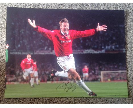 Football Teddy Sheringham signed 16x12 colour photo pictured while playing for Manchester United. Good Condition. All autogra