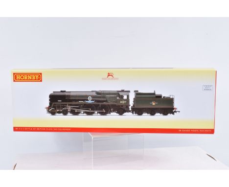 A BOXED HORNBY MODEL RAILWAYS STEAM LOCOMOTIVE, OO Gauge, BR 4-6-2 Rebuilt Battle of Britain Class, '603 Squadron' no. 34077,