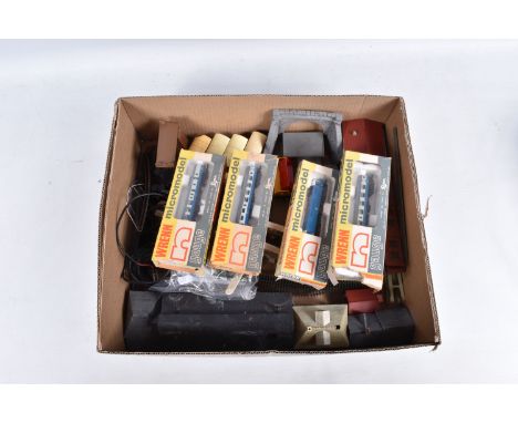 A QUANTITY OF BOXED AND UNBOXED N GAUGE MODEL RAILWAY ITEMS, to include boxed Wrenn Micromodels by Lima class 81 Elecrtic loc