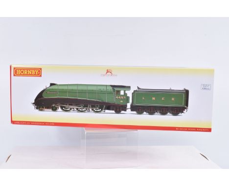A BOXED HORNBY MODEL RAILWAYS STEAM LOCOMOTIVE,  OO Gauge,  LNER Class A4, 'Woodcock' no. 4493, in Lined Apple Green livery, 