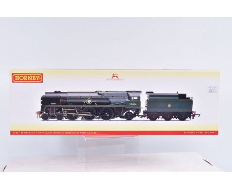 A BOXED HORNBY MODEL RAILWAYS STEAM LOCOMOTIVE, OO Gauge,  Early BR Merchant Navy Class (Rebuilt), 'Nederland Line' no. 35014