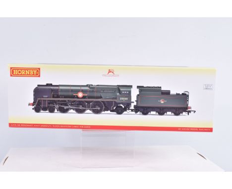 A BOXED HORNBY MODEL RAILWAY STEAM LOCOMOTIVE, OO Gauge, Class 8P Rebuilt Merchant Navy 4-6-2, 'Elder Dempster' no. 35030, in