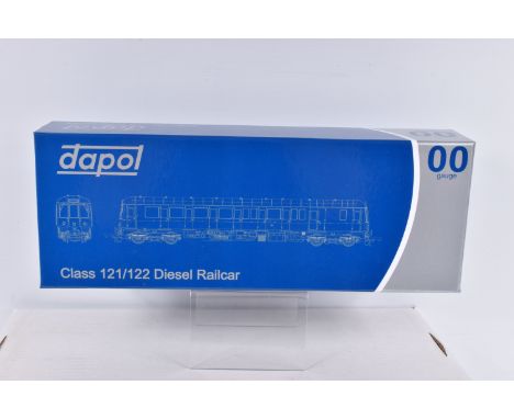 A BOXED DAPOL CLASS 122 DIESEL RAILCAR, OO GAUGE,  Gloucester RCW W55000 'Bubblecar' Single Car DMU in BR Green Livery with S