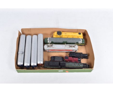 A QUANTITY OF UNBOXED OO/HO GAUGE LOCOMOTIVES, Tri-ang OO gauge Transcontinental RS2 Switcher No.7005, Tri-ang Railways yello
