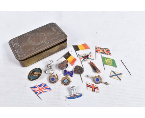 A 1914 WWI PRINCESS MARY TIN WITH SWEETHEART BROOCH,  a fund raising pin and flags, the tin has no splits but one front corne