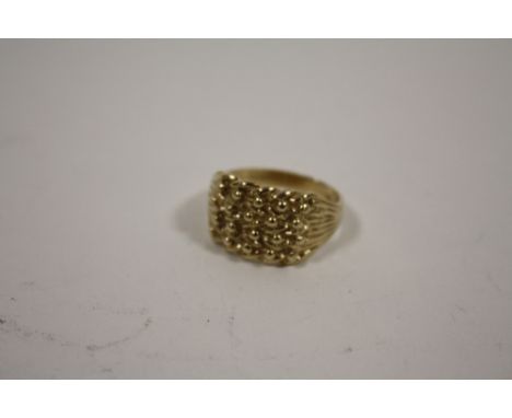 A HALLMARKED 9 CARAT GOLD RING 