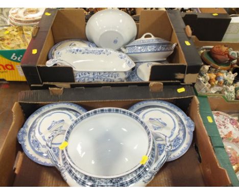 TWO TRAYS OF BLUE AND WHITE DINNERWARE TO INCLUDE SPODE, MASONS ETC. 