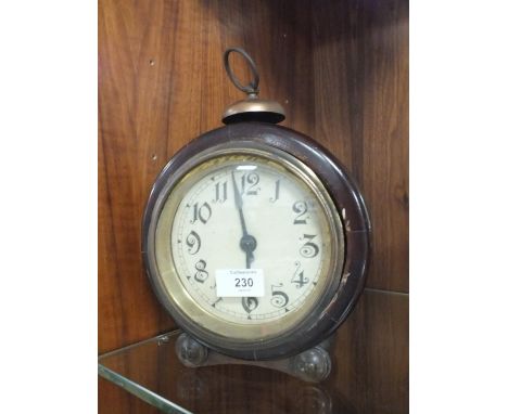 AN ANTIQUE MAHOGANY MANTLE CLOCK