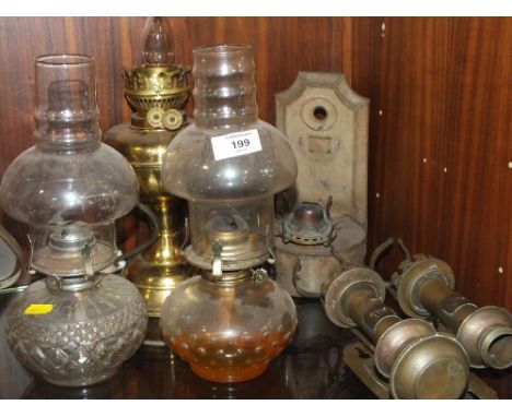A COLLECTION OF VINTAGE LAMPS TO INC AN EXAMPLE MARKED GWR