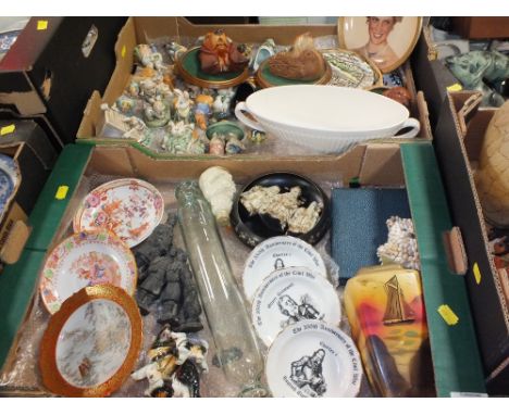 TWO TRAYS OF ASSORTED CERAMICS TO INCLUDE ORIENTAL EXAMPLES, WEDGWOOD PLANTER ETC. 