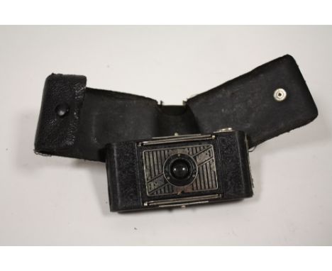 A ENSIGN MIDGET MODEL 22 VINTAGE POCKET CAMERA