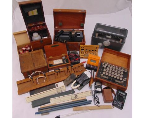 A quantity of 20th century scientific and lab equipment to include slide rules, thermometers, gauges, a spirit level, a resis